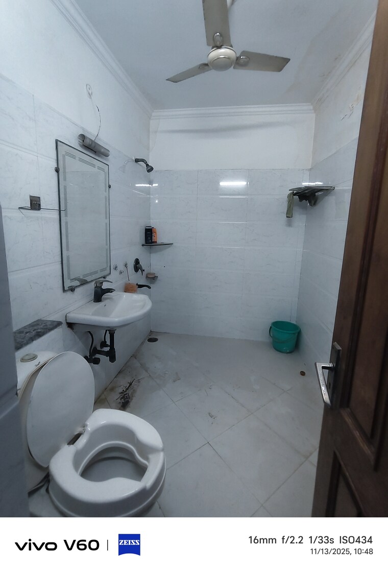 Bathroom, rwa-apartments-sector-41 6+ Bedroom 180 Sq.Mt. Independent House In Sector 41 Noida 9576047