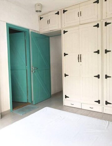 Room in 2 BHK Apartment at Juhu – for Rent