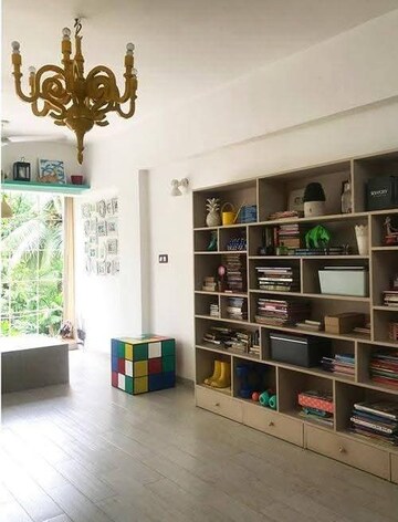 Room in 2 BHK Apartment at Juhu – for Rent