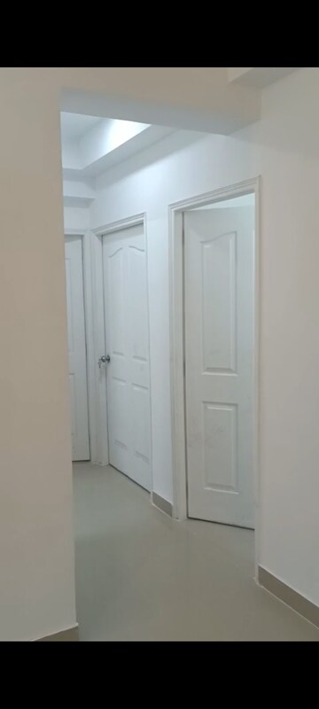 2.5 BHK Apartment For Rent in RG Luxury Homes, Sector 16b Greater Noida