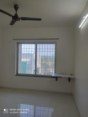 Room in 2 BHK Apartment at Uttam Townscapes, Yerawada – for Rent