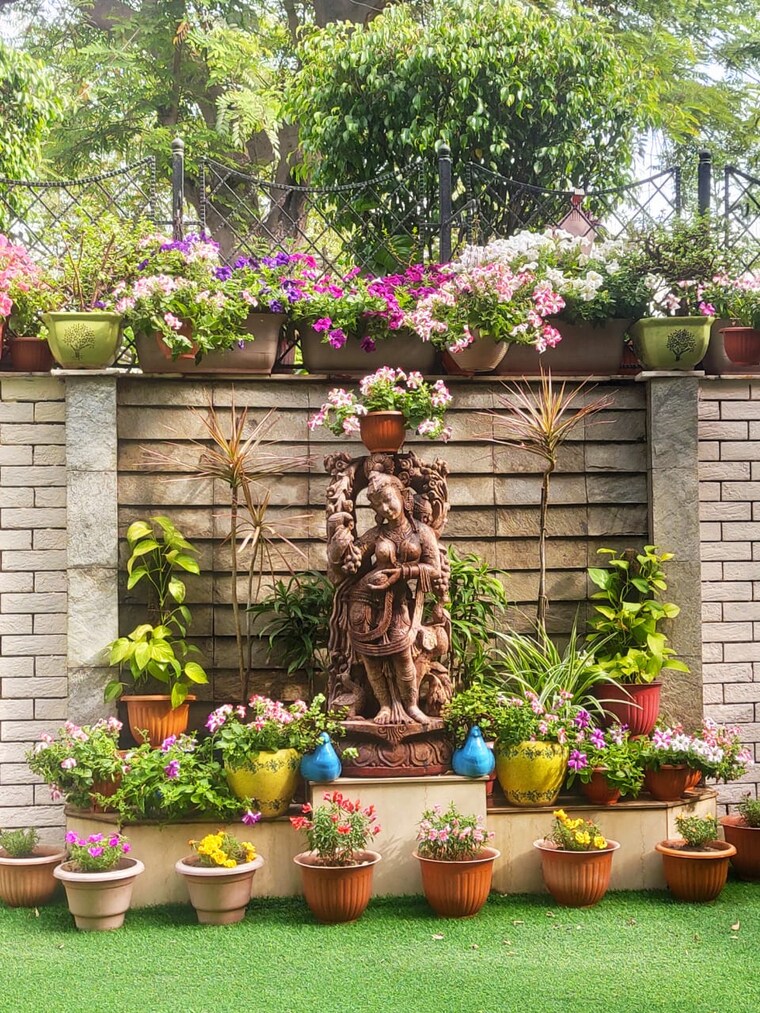 Garden, rwa-apartments-sector-40 3 Bedroom 350 Sq.Mt. Independent House In Sector 40 Noida 9576090