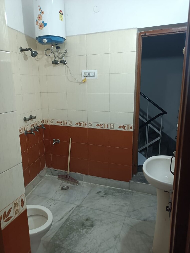 Bathroom, nirman vihar 1 RK 500 Sq.Ft. Builder Floor In Nirman Vihar Delhi 9576088