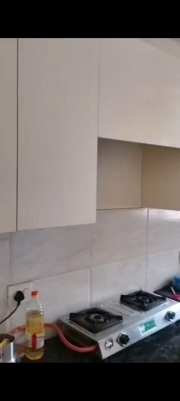 Room in 2.5 BHK Apartment at Ajnara Homes, Sector 16b Greater Noida – for Rent