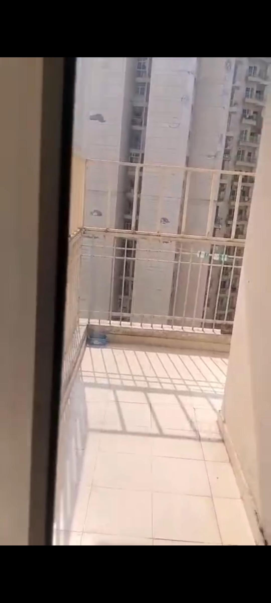 2.5 BHK + Study Room Apartment For Rent in Ajnara Homes