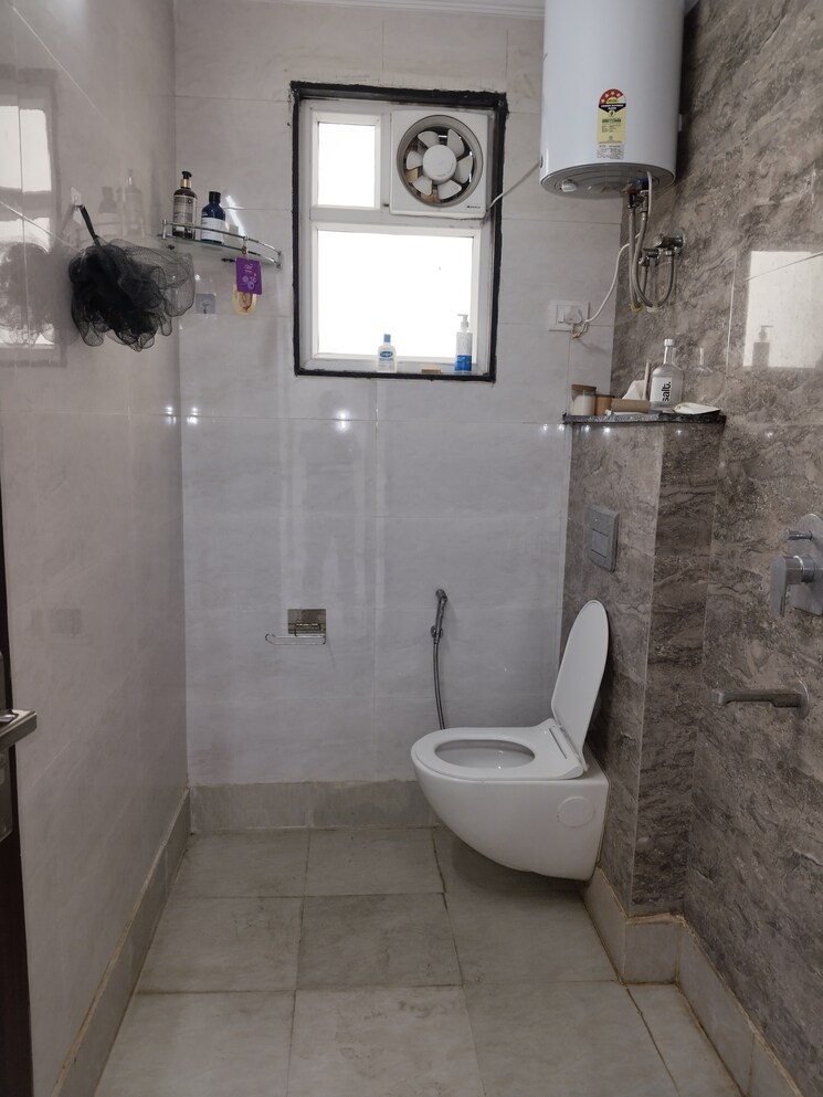 Bathroom, panchsheel vihar 3 Bedroom 1250 Sq.Ft. Apartment In Panchsheel Vihar Delhi 9576108