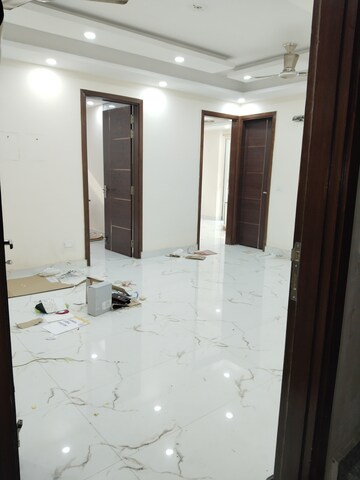 Room in 3 BHK Apartment at Panchsheel Vihar – for Rent