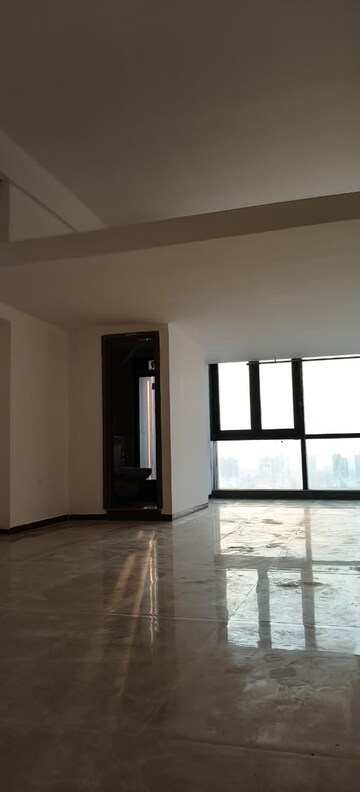 Room in  Office Space at Chandra Arc One, Andheri West – for Rent