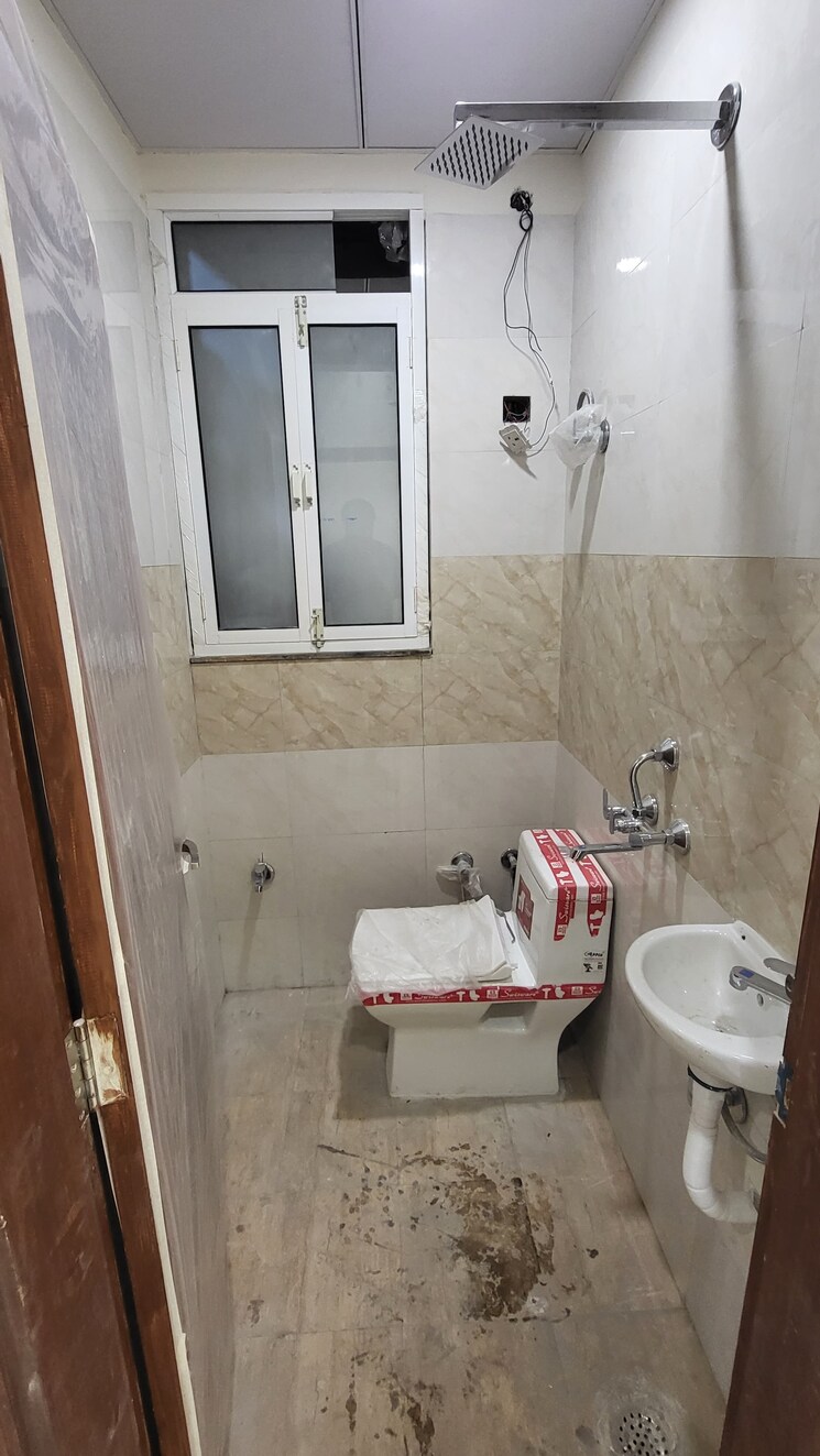 Bathroom, sector 89 2 Bedroom 750 Sq.Ft. Builder Floor In Sector 89 Noida 9576144