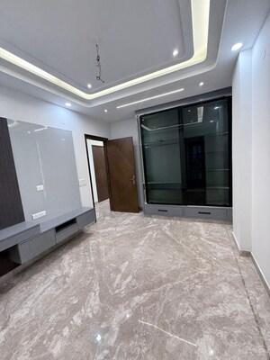 Room in 3 BHK Builder Floor at Paschim Vihar – for Rent