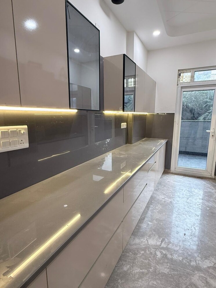 Kitchen, paschim vihar 3 Bedroom 185 Sq.Yd. Builder Floor In Paschim Vihar Delhi 9576155