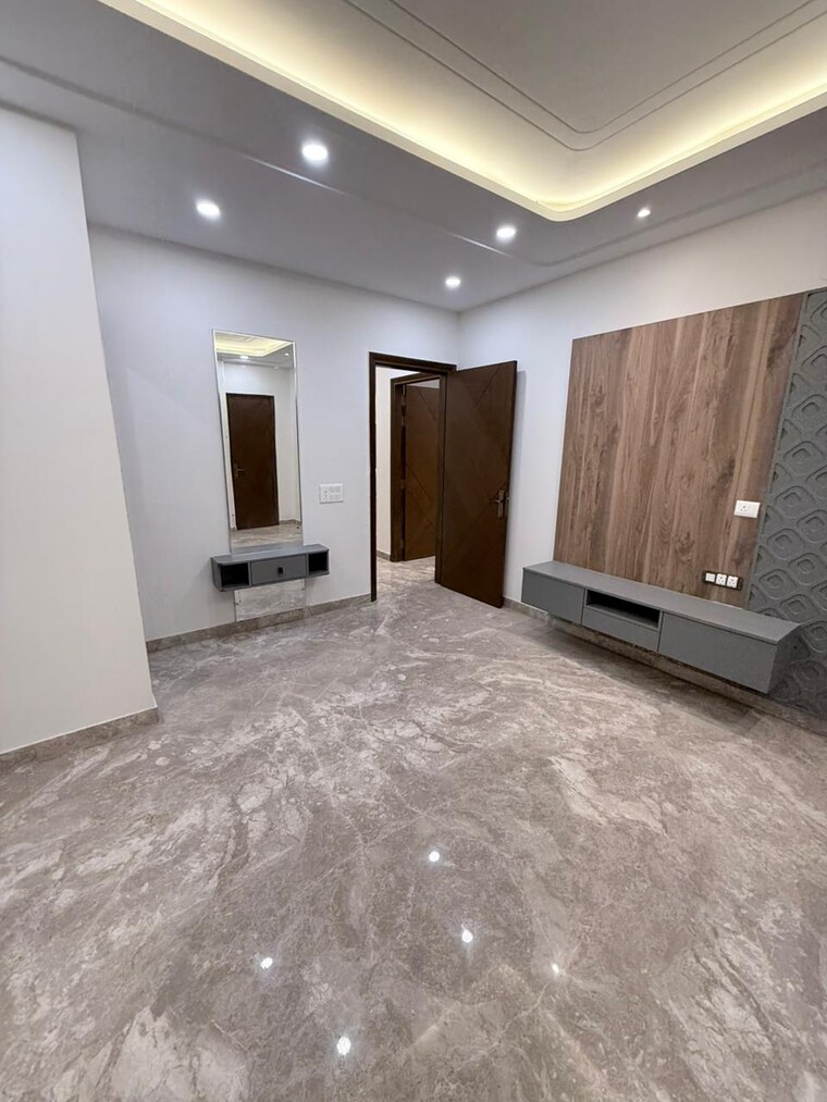 Master Bedroom, paschim vihar 3 Bedroom 185 Sq.Yd. Builder Floor In Paschim Vihar Delhi 9576155