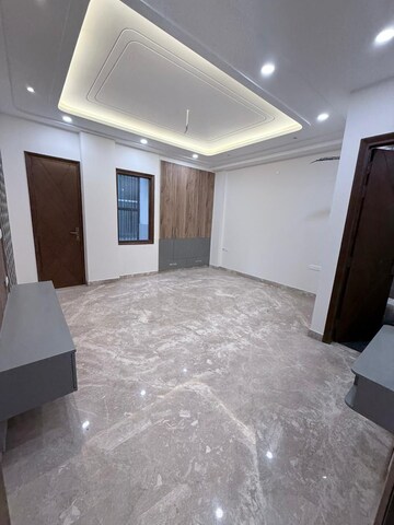 Master Bedroom in 3 BHK Builder Floor at Paschim Vihar – for Rent