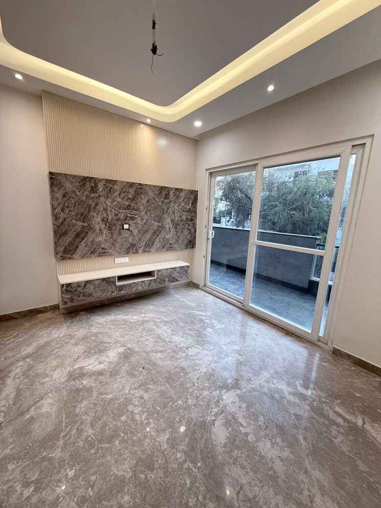 Bedroom, paschim vihar 3 Bedroom 185 Sq.Yd. Builder Floor In Paschim Vihar Delhi 9576155