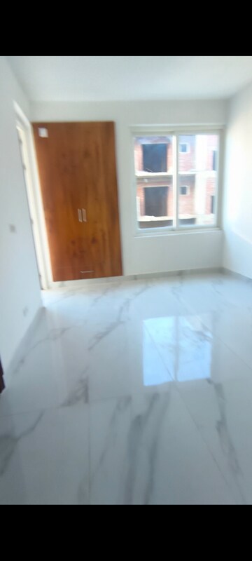 Room in 3 BHK Apartment at NK Sharma Savitry Greens 2, Ghazipur – for Rent