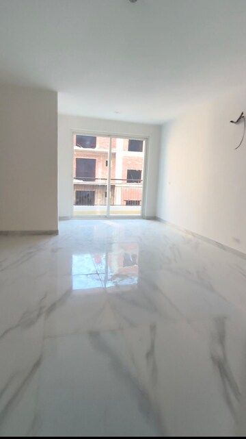 Room in 3 BHK Apartment at NK Sharma Savitry Greens 2, Ghazipur – for Rent