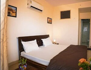 Bedroom in 3 BHK Apartment at Gomti Nagar – for Rent