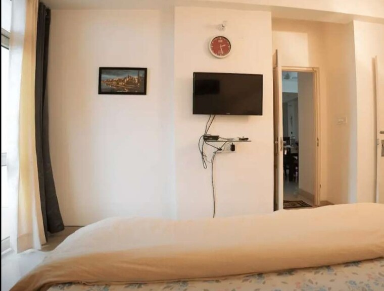 Room, gomti nagar 3 Bedroom 1200 Sq.Ft. Apartment In Gomti Nagar Lucknow 9576192