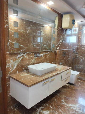 Furnished Amenities in 3 BHK Apartment at Defence Colony – for Rent