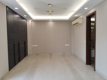 Room in 3 BHK Apartment at Defence Colony – for Rent