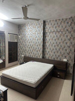 Bedroom in 2 BHK Apartment at Golden Heights Andheri West, Andheri West – for Rent