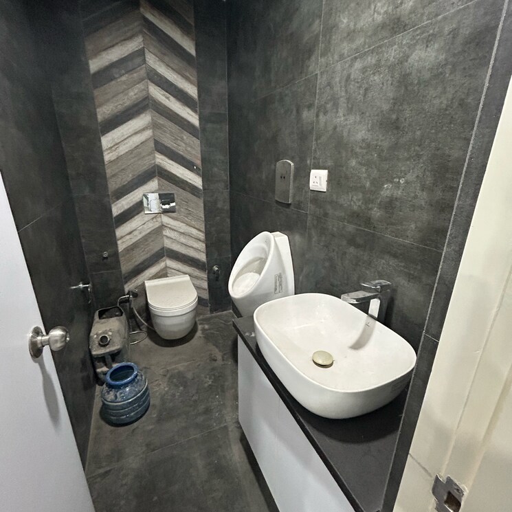 Bathroom, masjid moth Commercial Office Space 840 Sq.Ft. In Masjid Moth Delhi 9576251