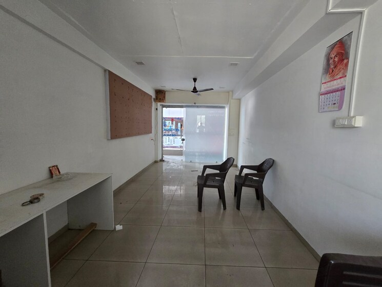 Team Area, new vip road Commercial Office Space 350 Sq.Ft. In New Vip Road Vadodara 9576248