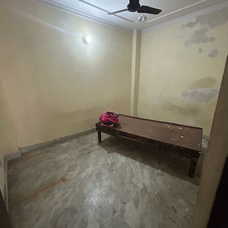 Room, kotla mubarakpur 3 Bedroom 900 Sq.Ft. Builder Floor In Kotla Mubarakpur Delhi 9576265