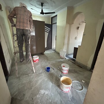 Team Area in 3 BHK Builder Floor at Kotla Mubarakpur – for Rent