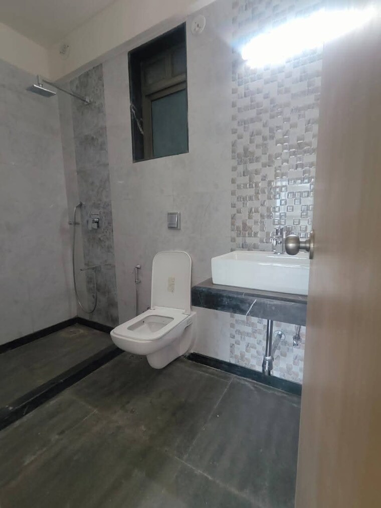 Bathroom, raj-infinia 2 Bedroom 725 Sq.Ft. Apartment In Malad West Mumbai 9576280