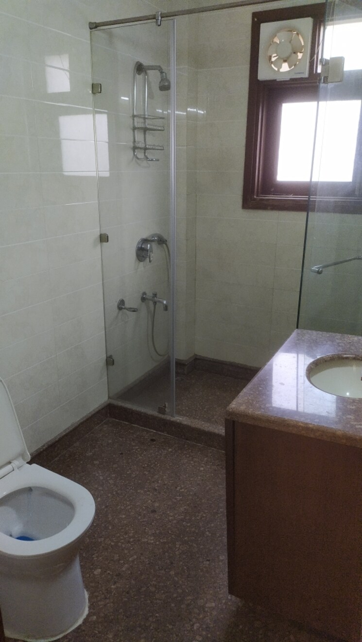 Attached Bathroom, kalkaji 3 Bedroom 2000 Sq.Ft. Builder Floor In Kalkaji Delhi 9576310
