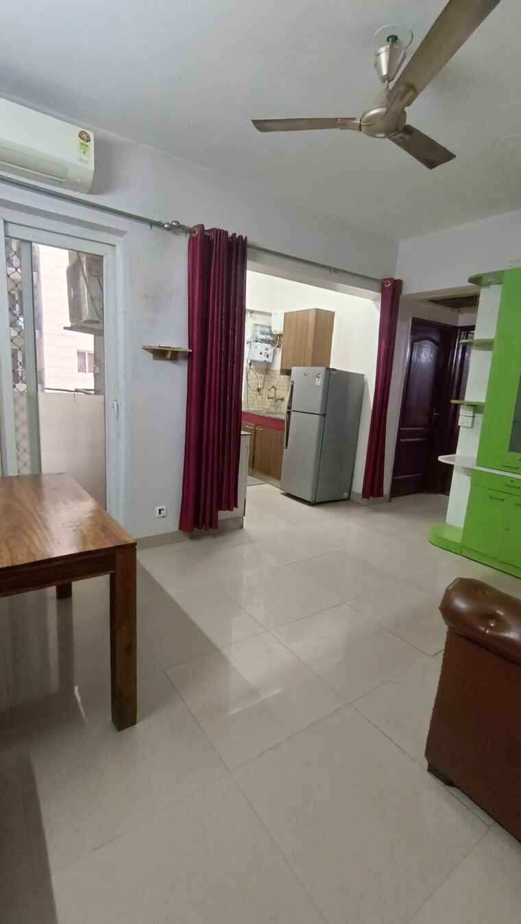 Living Room, sethi-max-royal 1 Bedroom 750 Sq.Ft. Apartment In Sector 76 Noida 9576302