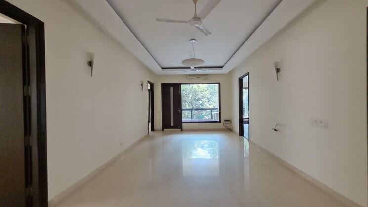 Room, greater kailash ii 5 Bedroom 7000 Sq.Ft. Builder Floor In Greater Kailash ii Delhi 9576338