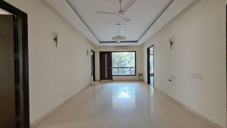 Room, greater kailash ii 5 Bedroom 7000 Sq.Ft. Builder Floor In Greater Kailash ii Delhi 9576338