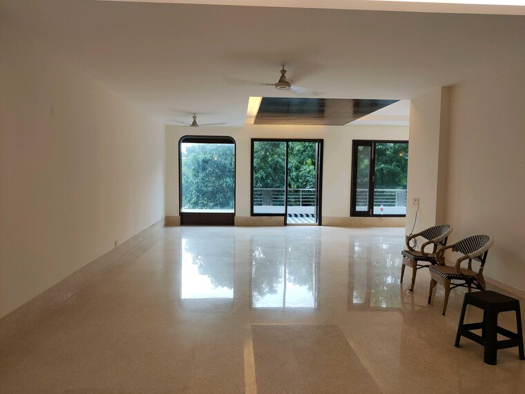 Room, greater kailash ii 5 Bedroom 7000 Sq.Ft. Builder Floor In Greater Kailash ii Delhi 9576338