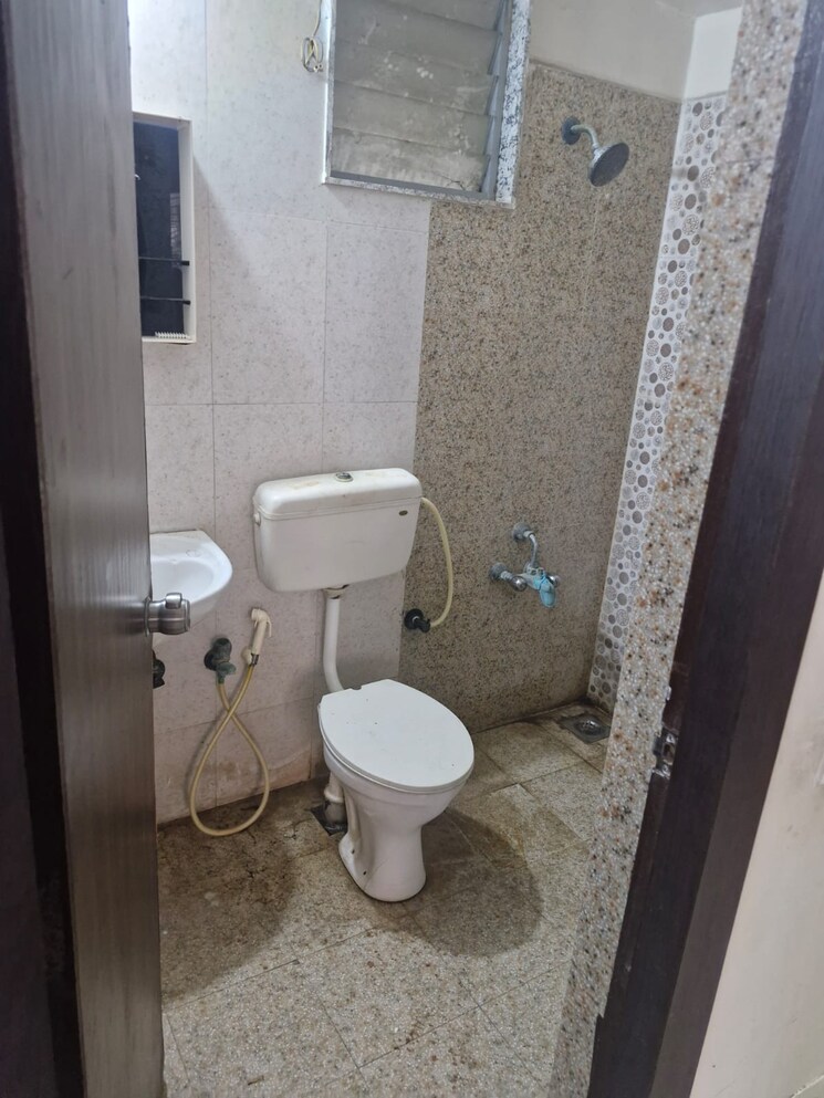 Bathroom, shree-sadan-vasna 2 Bedroom 675 Sq.Ft. Apartment In Vasna Ahmedabad 9576354