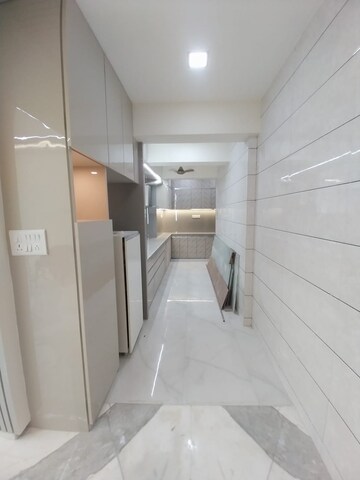 Master Bedroom in 3 BHK Apartment at Shree Siddhivinayak Towers, Kandivali West – for Rent