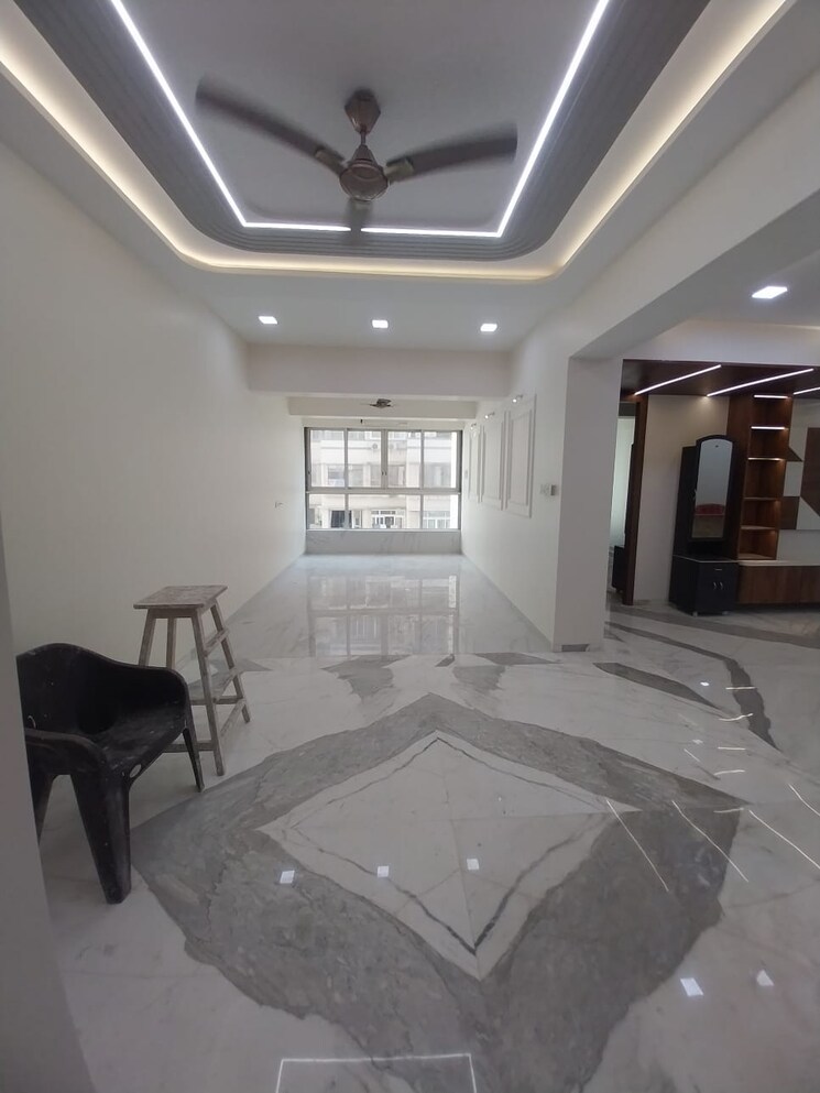  Parking, shree-siddhivinayak-towers 3 Bedroom 1800 Sq.Ft. Apartment In Kandivali West Mumbai 9576383