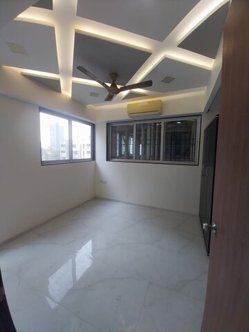 Room in 3 BHK Apartment at Shree Siddhivinayak Towers, Kandivali West – for Rent