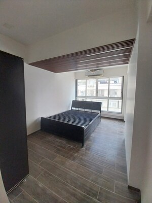 Room in 3 BHK Apartment at Shree Siddhivinayak Towers, Kandivali West – for Rent