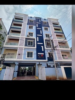 2 BHK + Extra Room Apartment For Sale in Kondapur
