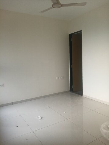 Room in 1 BHK Apartment at Chandak Stella, Goregaon West – for Rent