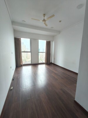 Room in 4 BHK Apartment at Prabhadevi CHS, Prabhadevi – for Rent