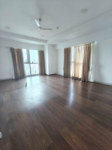Room in 4 BHK Apartment at Prabhadevi CHS, Prabhadevi – for Rent