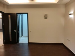 Room in 5 BHK Builder Floor at Greater Kailash ii – for Rent