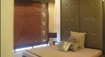 Living Room in 4 BHK Apartment at Prabhadevi CHS, Prabhadevi – for Rent