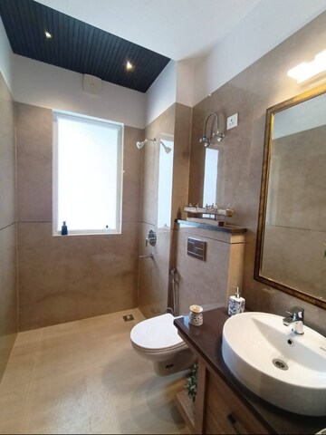 Bathroom in 1 RK Builder Floor at Sector 21 – for Rent