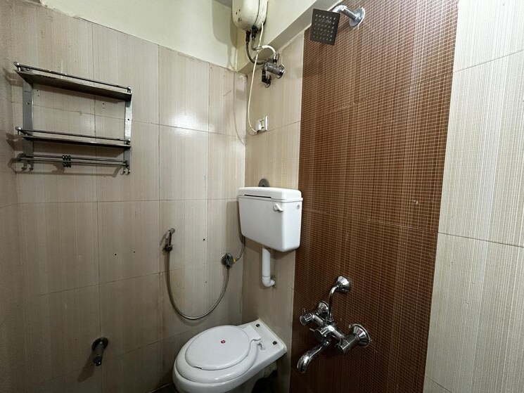 Bathroom, drashti-shanti-garden 2 Bedroom 945 Sq.Ft. Apartment In Mira Road Thane 9576457