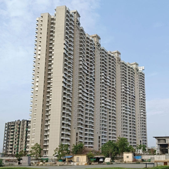 3.5 BHK + Servant Room Apartment For Sale in Godrej Meridien