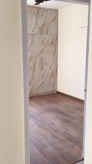 Room in 2 BHK Apartment at Jaypee Kensington Boulevard, Sector 131 – for Rent